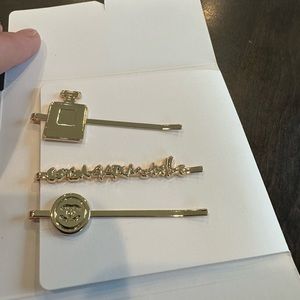 NIB hair pins set of 3